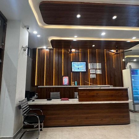 Hotel Prakasham اوجاين المظهر الخارجي الصورة