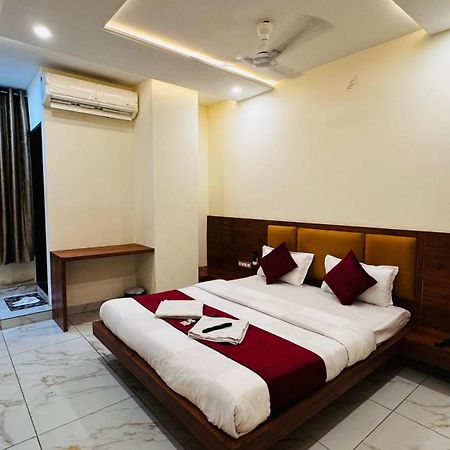 Hotel Prakasham اوجاين المظهر الخارجي الصورة