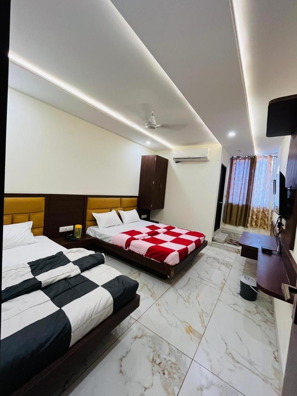 Hotel Prakasham اوجاين المظهر الخارجي الصورة
