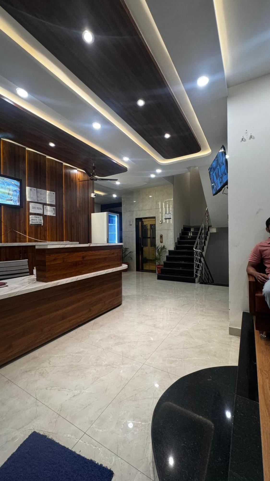 Hotel Prakasham اوجاين المظهر الخارجي الصورة