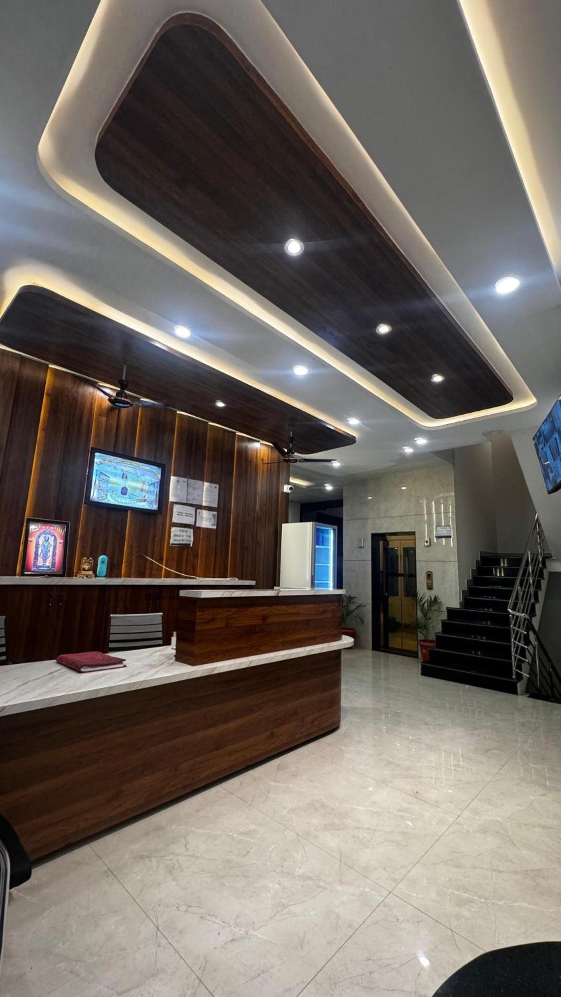 Hotel Prakasham اوجاين المظهر الخارجي الصورة