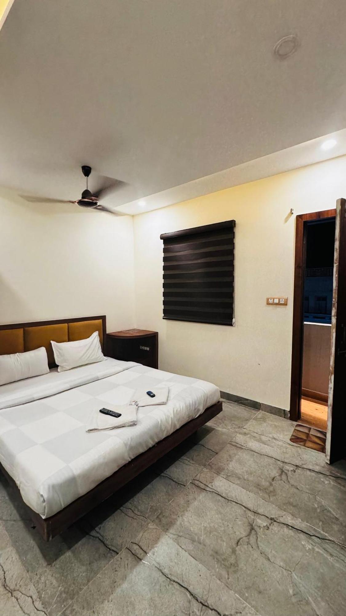 Hotel Prakasham اوجاين المظهر الخارجي الصورة