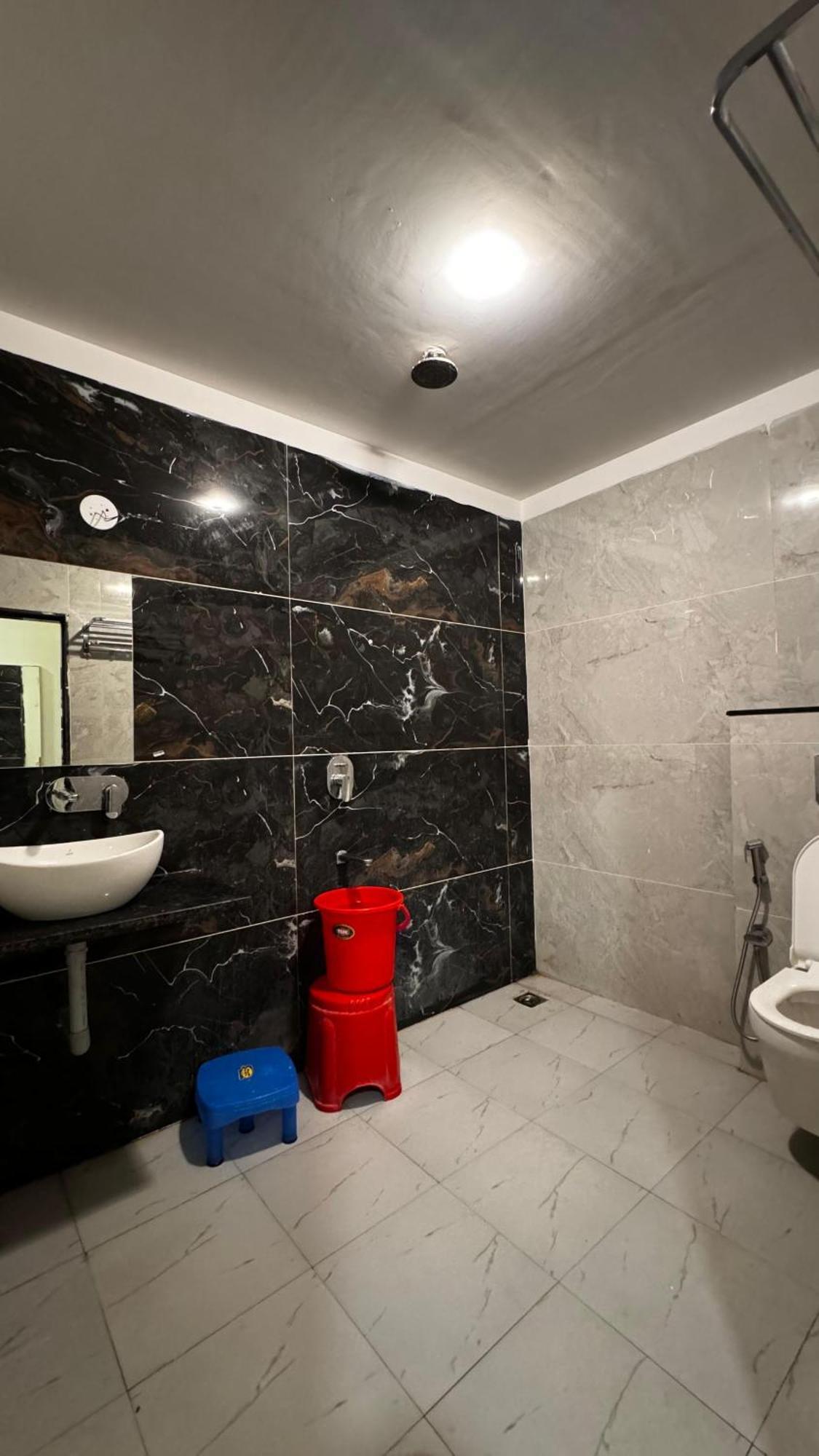 Hotel Prakasham اوجاين المظهر الخارجي الصورة
