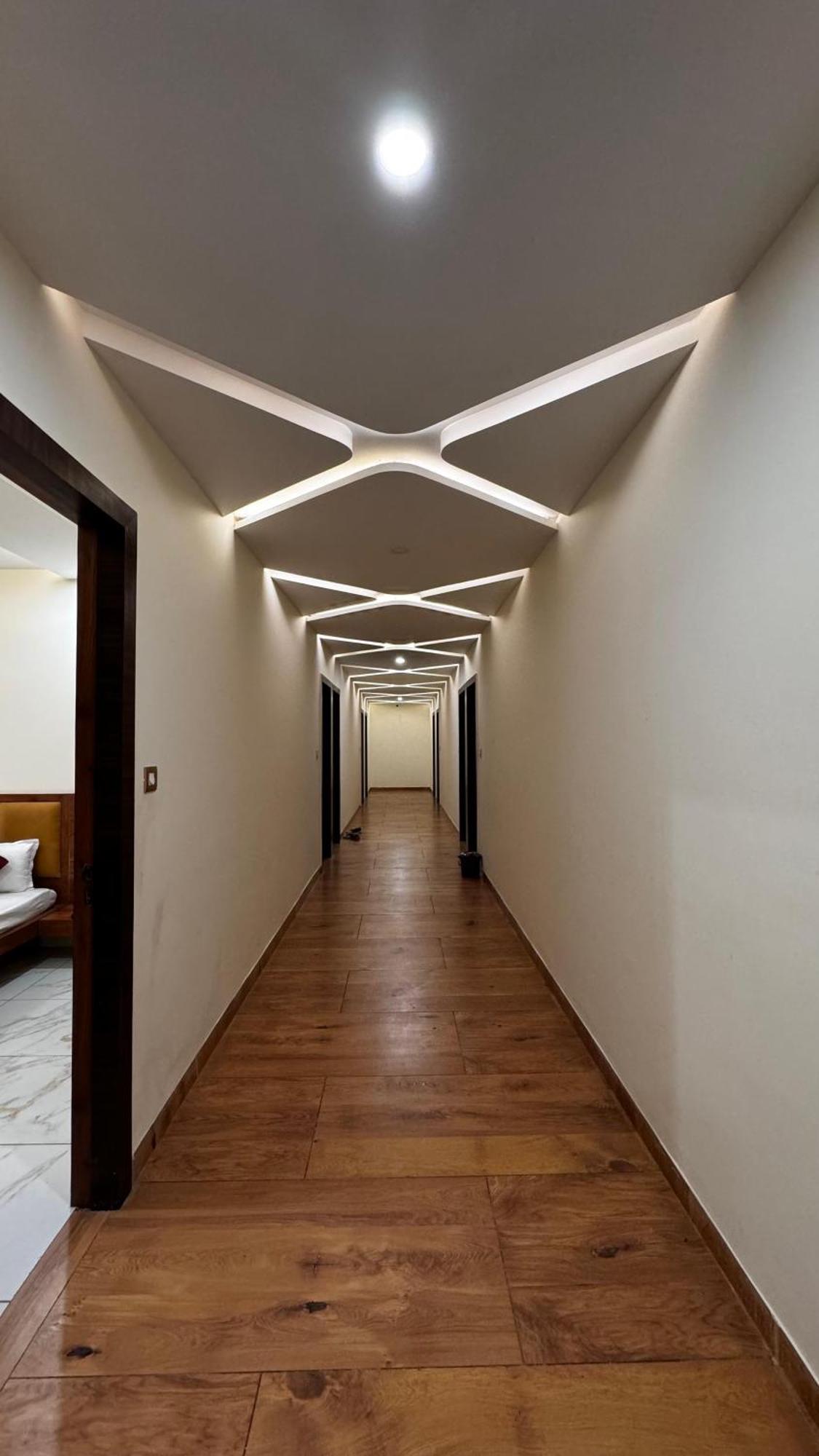 Hotel Prakasham اوجاين المظهر الخارجي الصورة