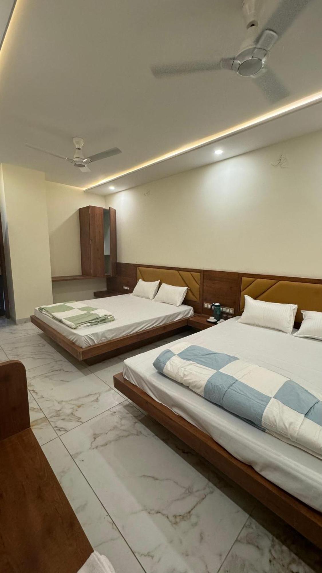 Hotel Prakasham اوجاين المظهر الخارجي الصورة